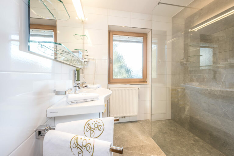 Hotel Schönruh Gerlos : Comfort Suite Badezimmer